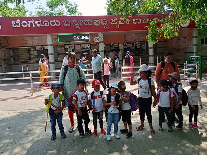 Children on a field trip to the zoo